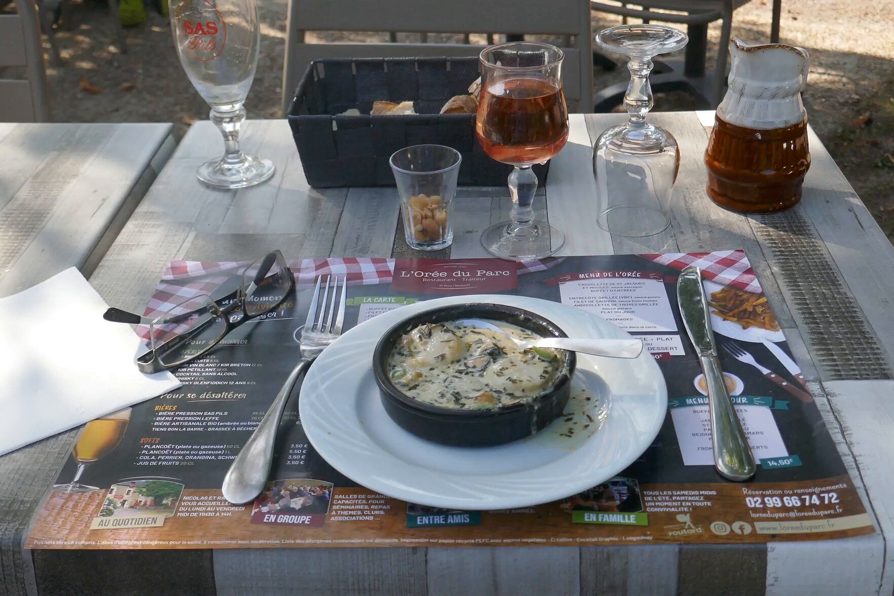 64-Met-een-heerlike-lunch-buiten 64-Met-een-heerlike-lunch-buiten000